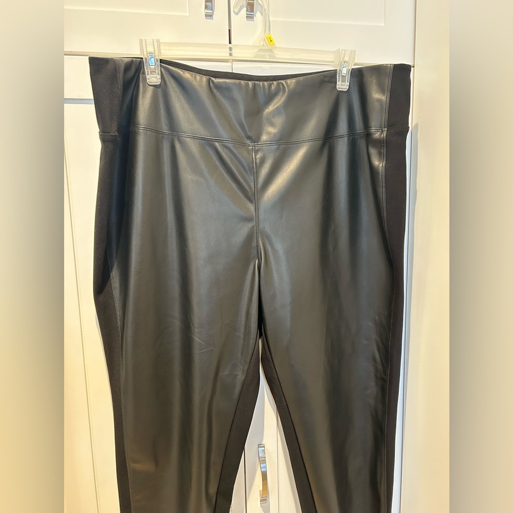 Calvin Klein Chic Black Faux Leather Leggings cropped pants new!
